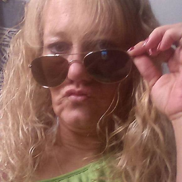 Meet your Posher, April - Picture 1 of 1